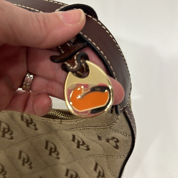 Dooney & Bourke maxi quilt bucket tote Brown - Picture 6 of 16